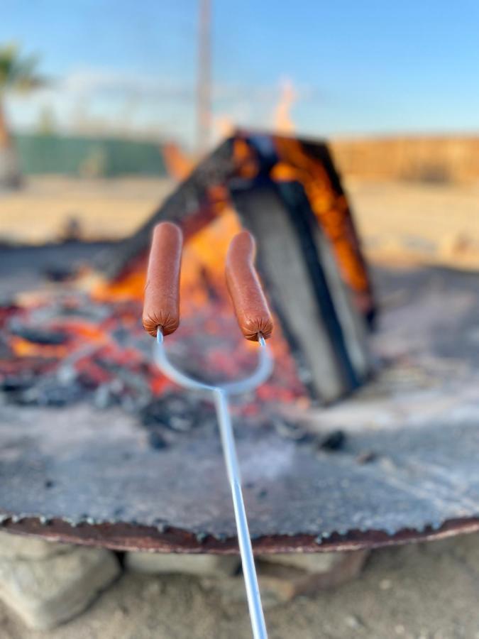 Twin Palms Desert Getaway - Jacuzzi, Fire Pit, Meditation Room & More Джошуа-Трі Екстер'єр фото