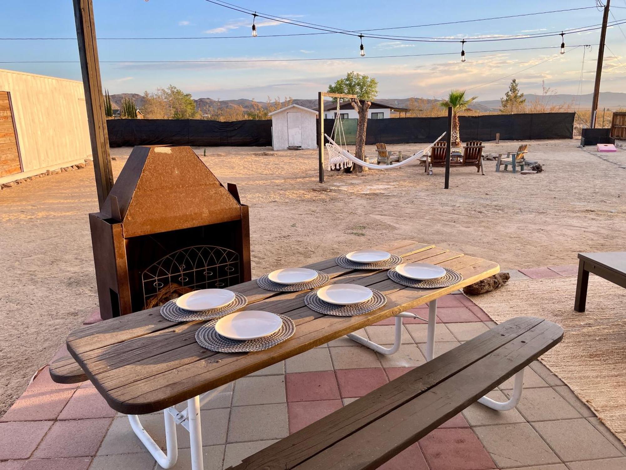 Twin Palms Desert Getaway - Jacuzzi, Fire Pit, Meditation Room & More Джошуа-Трі Екстер'єр фото