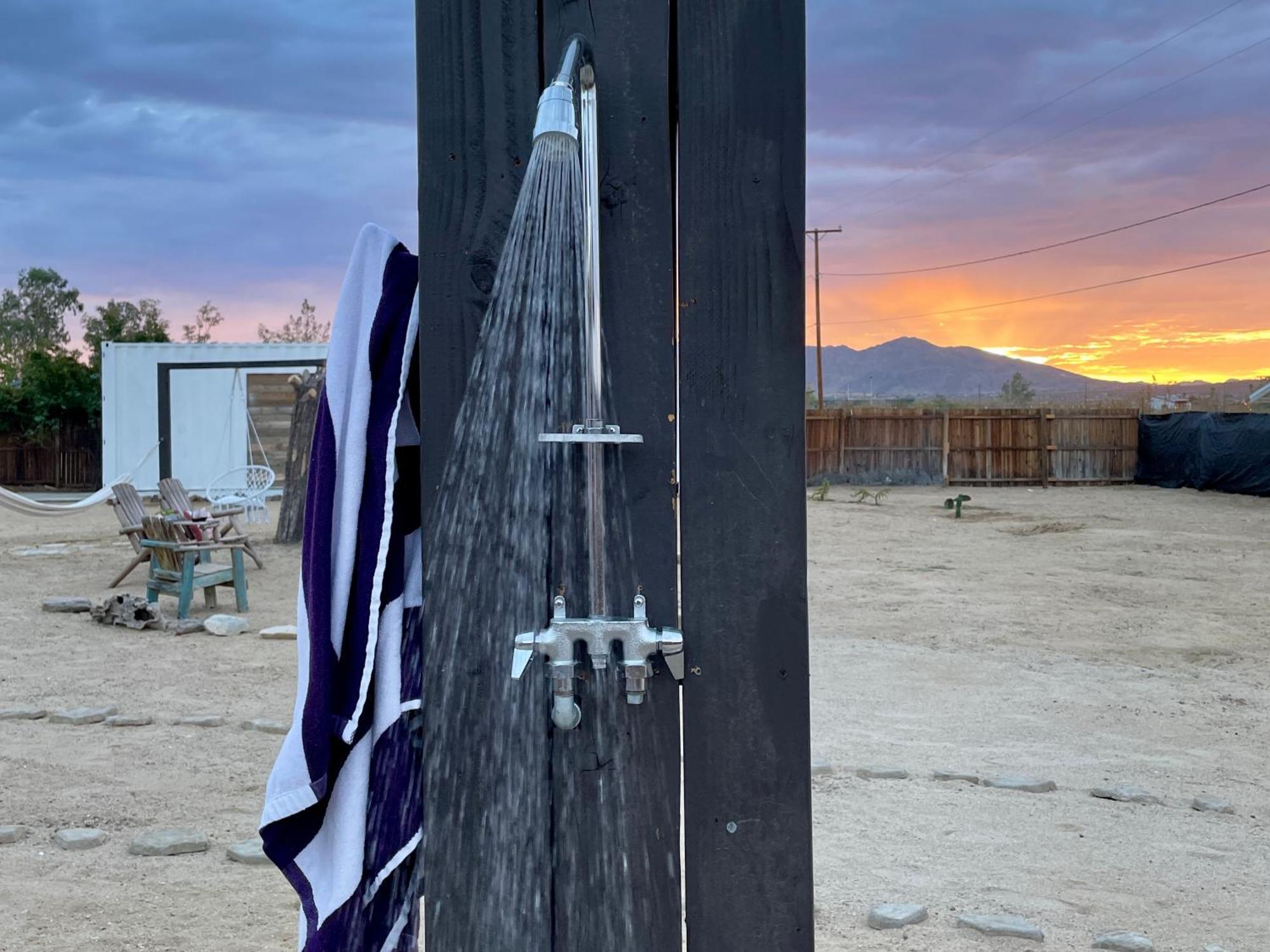 Twin Palms Desert Getaway - Jacuzzi, Fire Pit, Meditation Room & More Джошуа-Трі Екстер'єр фото